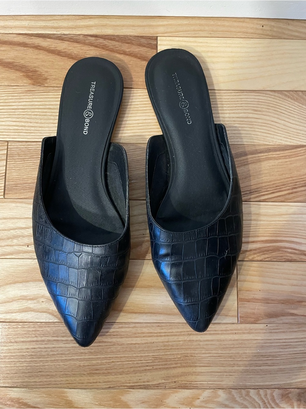 Treasure & Bond Black Croc-Embossed Pointed Toe Mule Slides